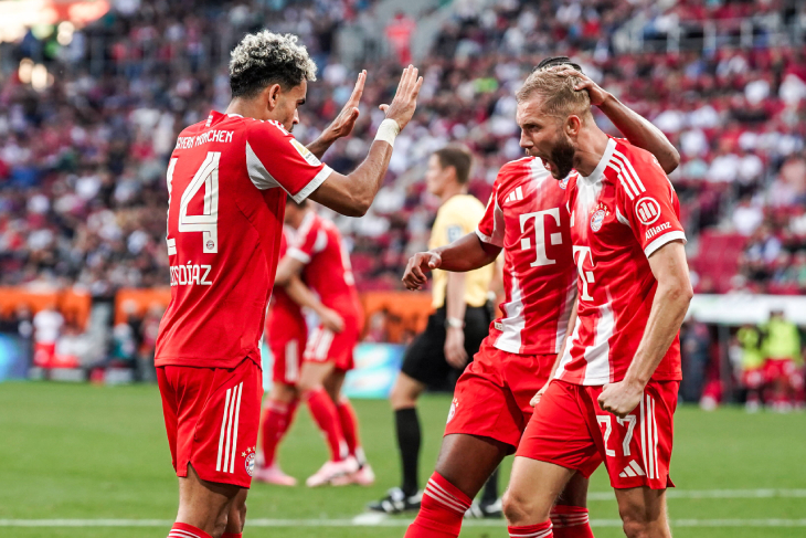 Луис Диас празднует гол