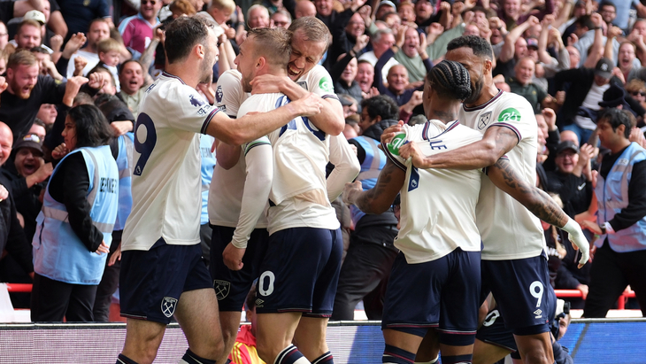 Джаррод Боуэн празднует гол