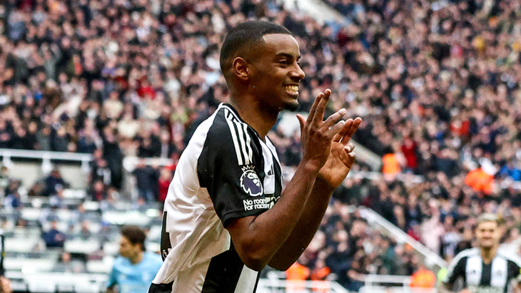 Александер Исак