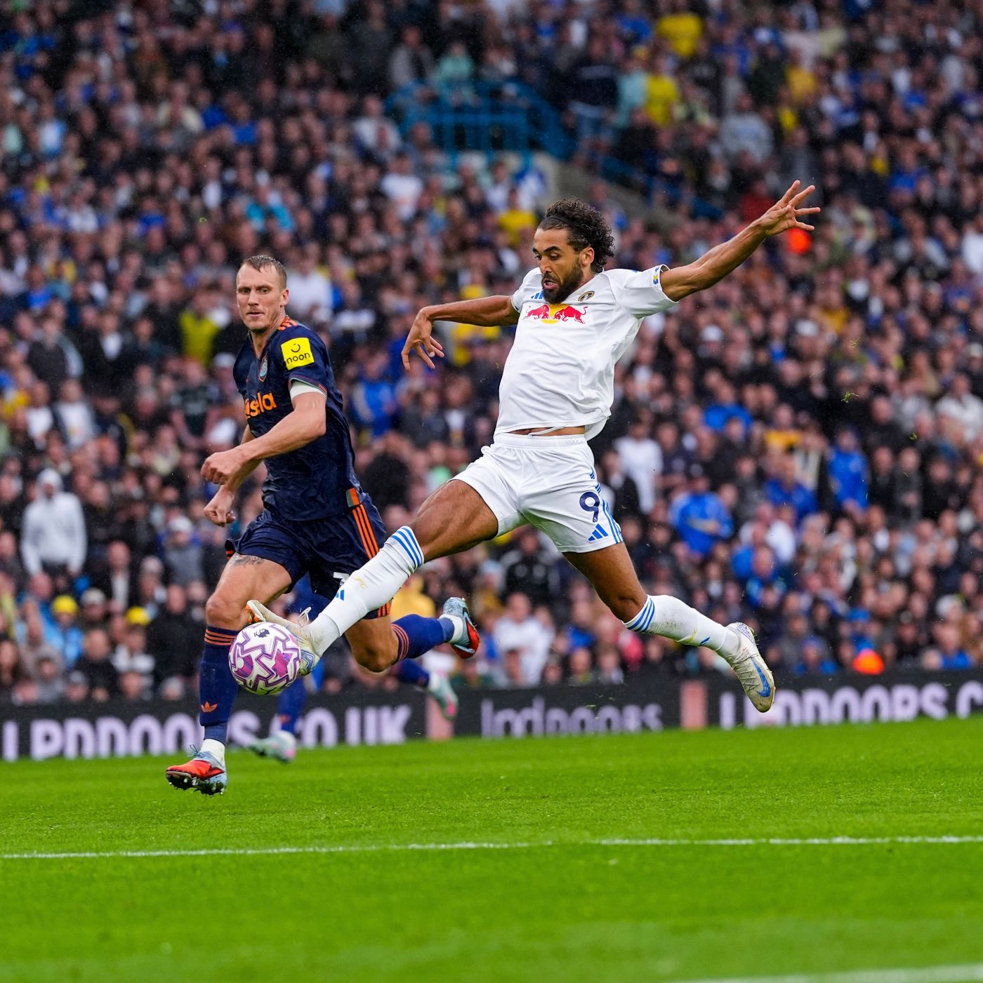 Доминик Калверт-Льюин в матче против «Ньюкасла»