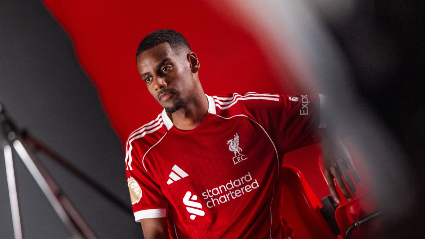 Александер Исак