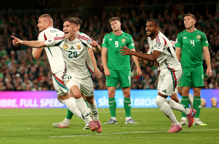 Шаллаи празднует гол