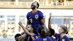 Мемфис Депай после победного гола