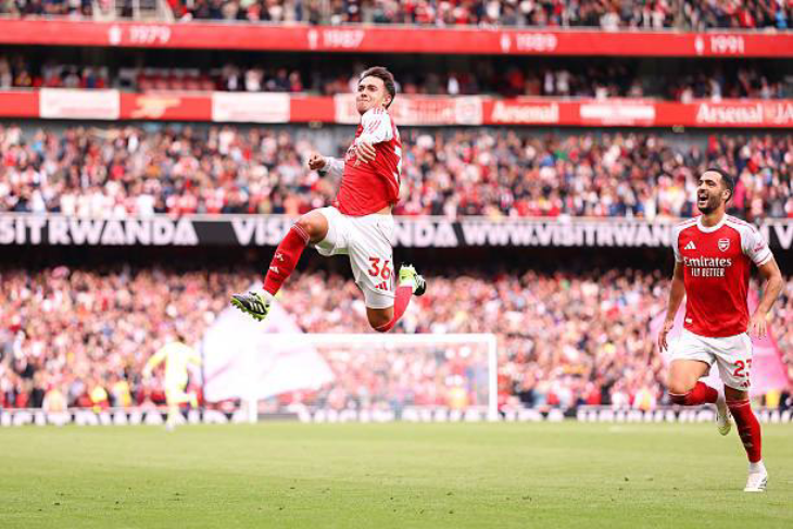 Арсенал-Нотингем. Мартин Субименди празднует гол.