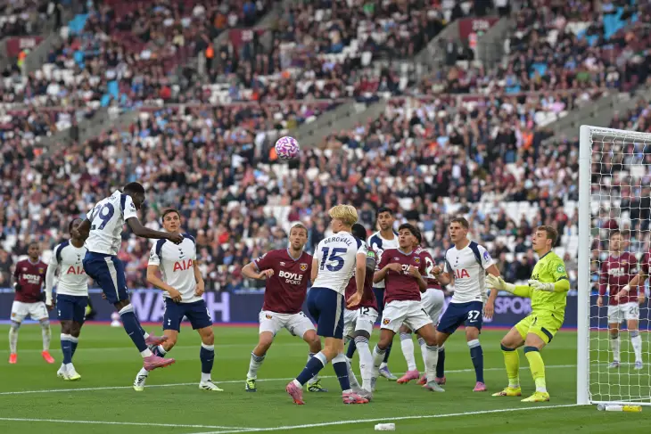 Сарр забивает гол