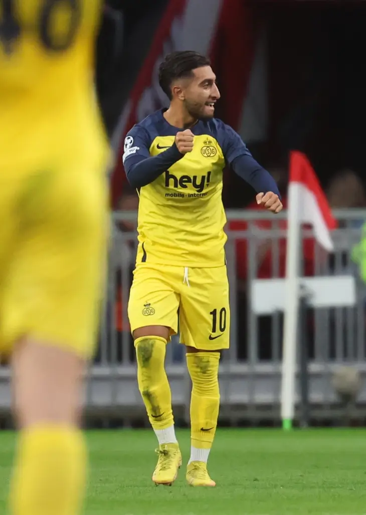 Ануар Аль-Эйт-Хадж празднует гол