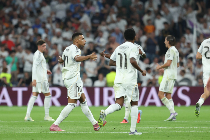 Мбаппе празднует гол