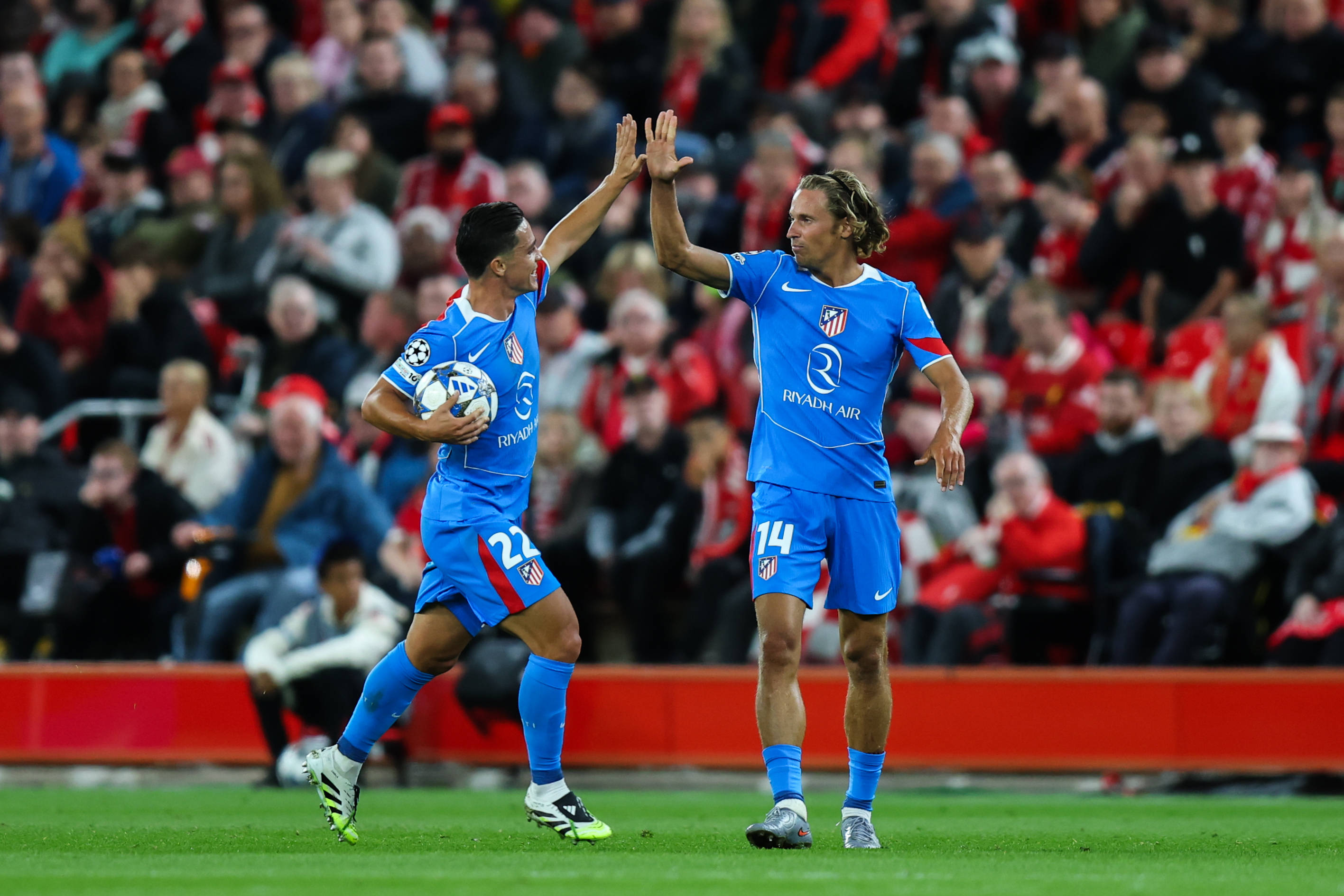 Игроки «Атлетико» празднуют гол