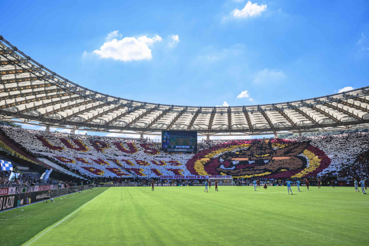 Перфоманс фанатов Ромы перед матчем