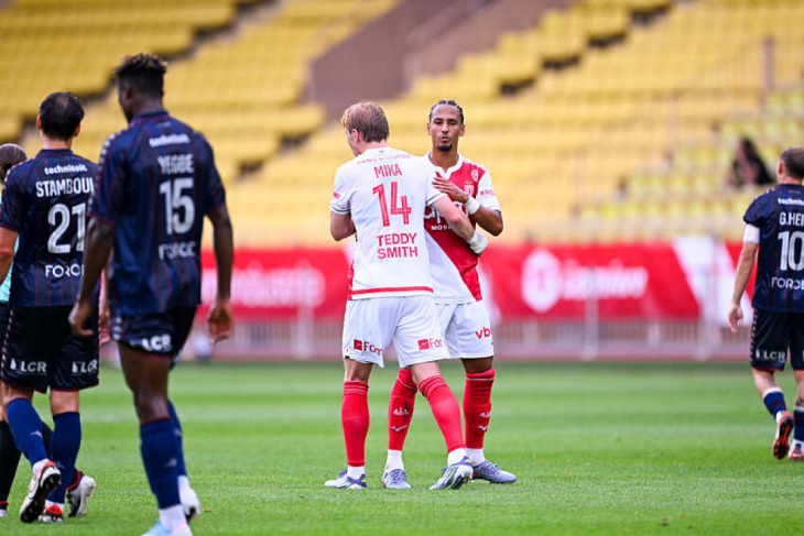 Биерет празднует гол