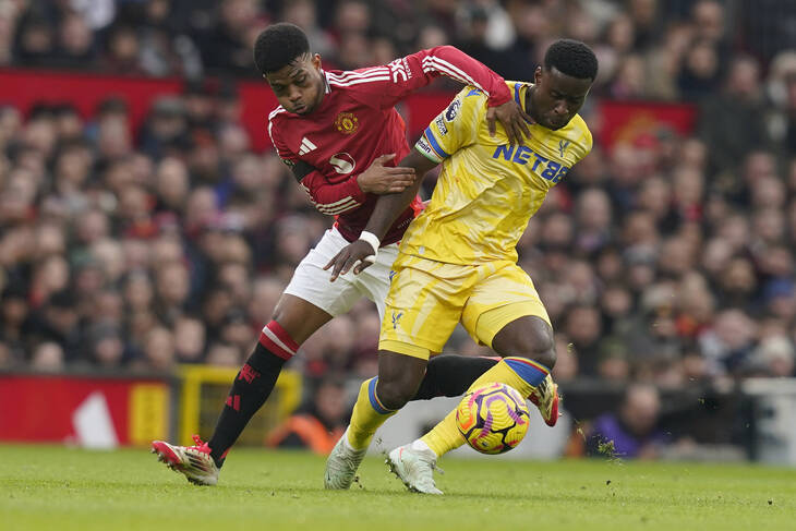 Марк Гехи (с мячом)