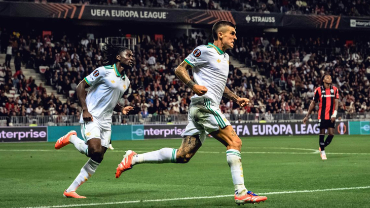 Джанлука Манчини празднует гол