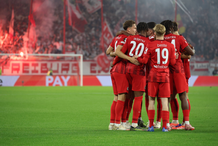 Патрик Остерхаге празднует гол