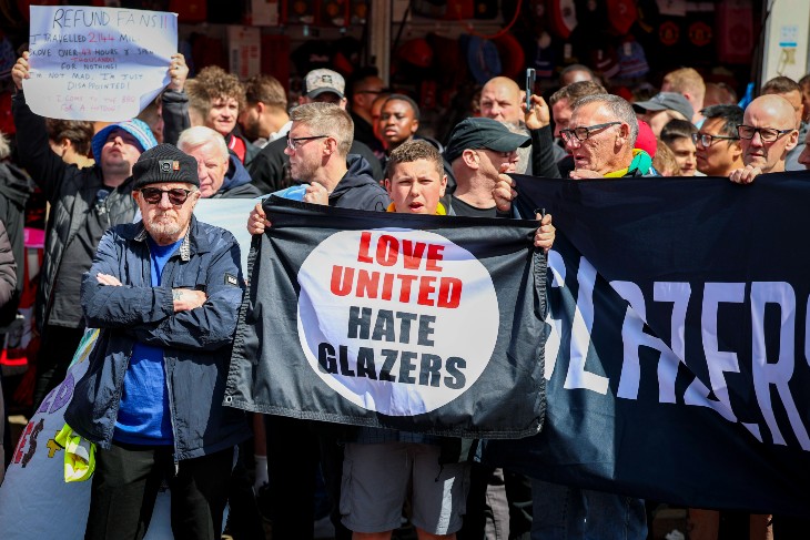 Болельщики «Манчестер Юнайтед» протестуют против семьи Глейзеров