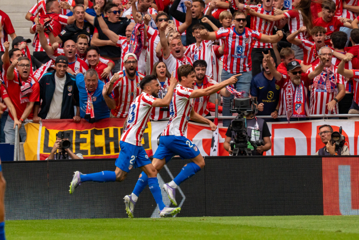 Ле Норман празднует гол