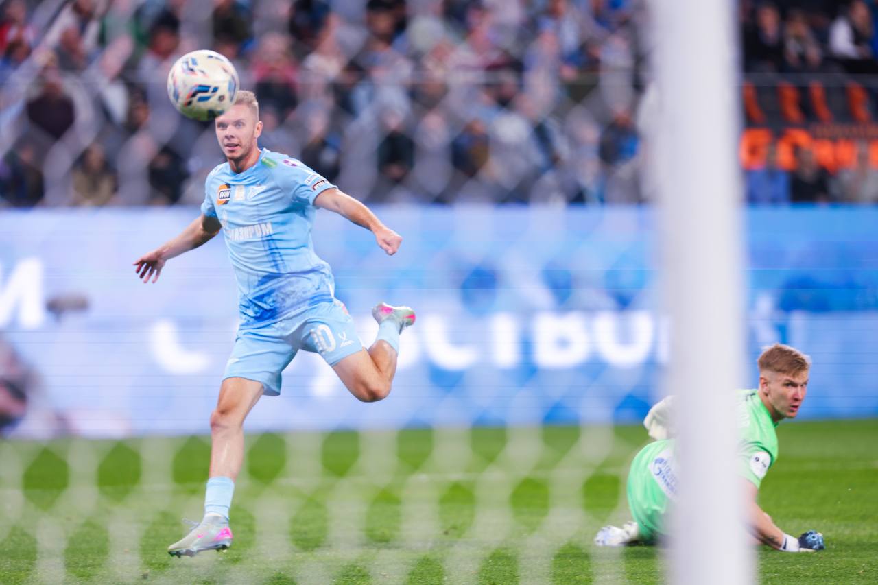 Гол Максима Глушенкова