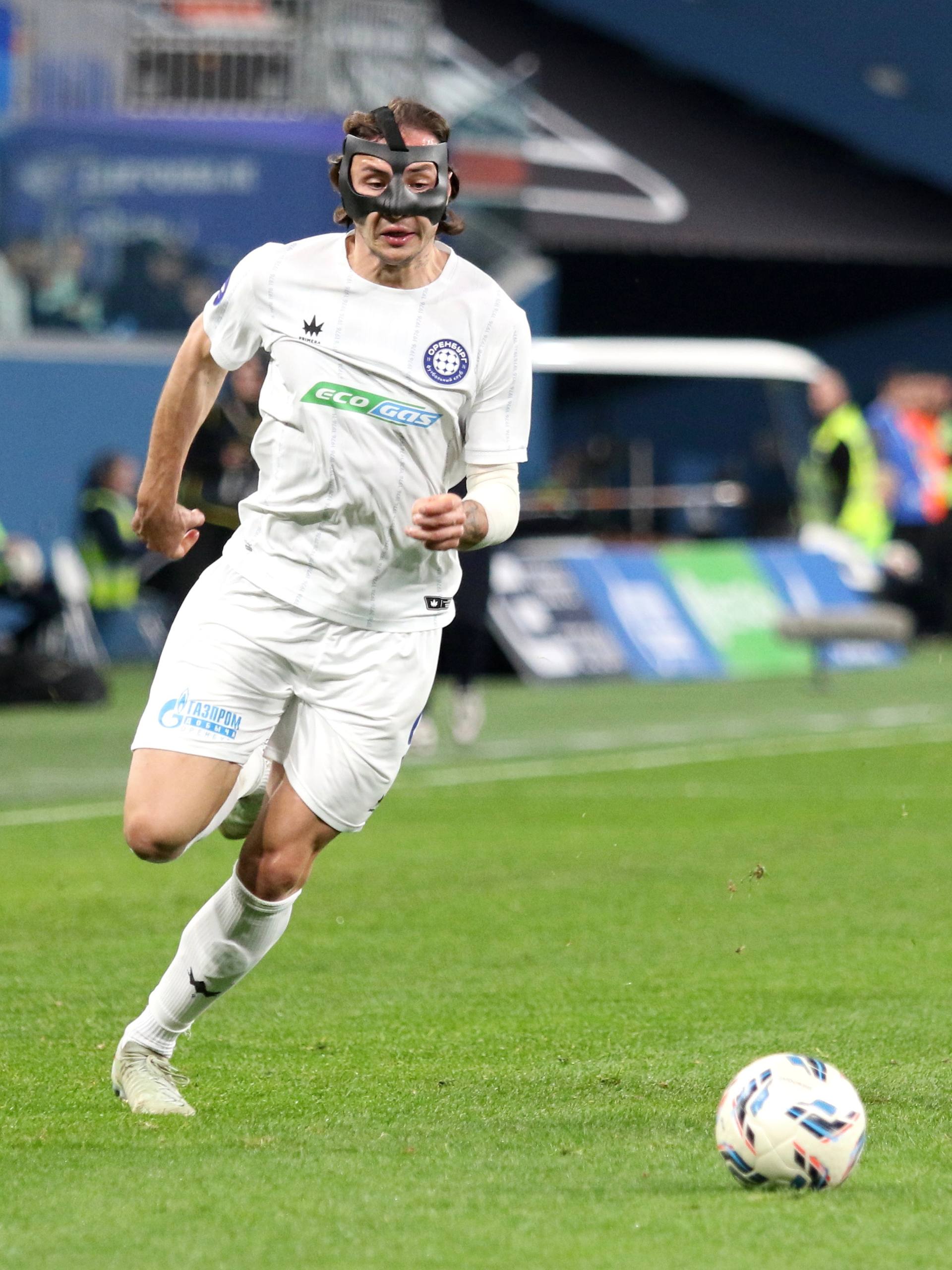 Нападающий «Оренбурга» Максим Савельев