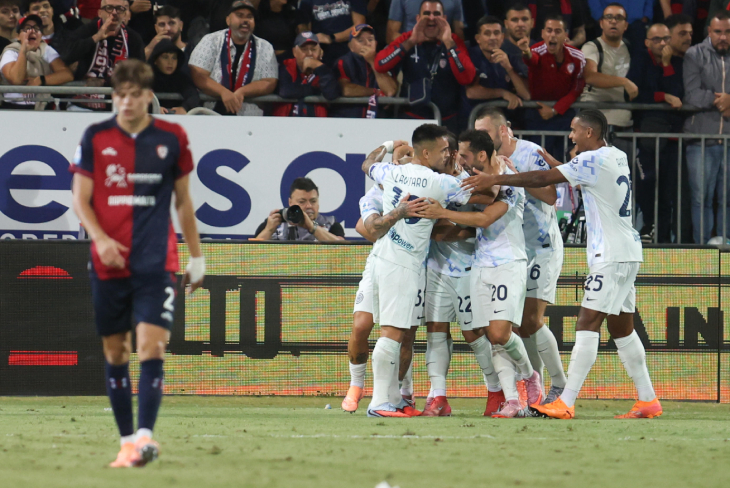 Игроки «Интера» празднуют второй гол