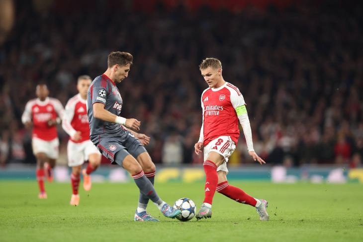 Мартин Эдегор с мячом