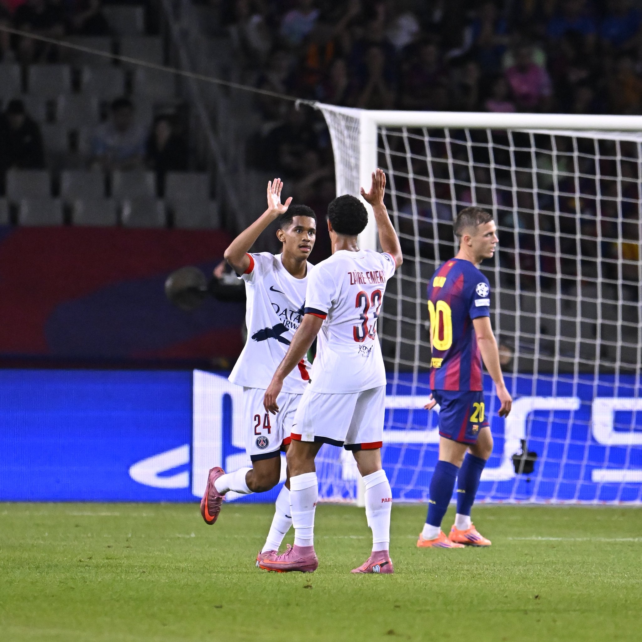 Игроки «ПСЖ» празднуют гол