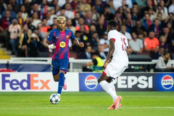 Ламин Ямаль с мячом