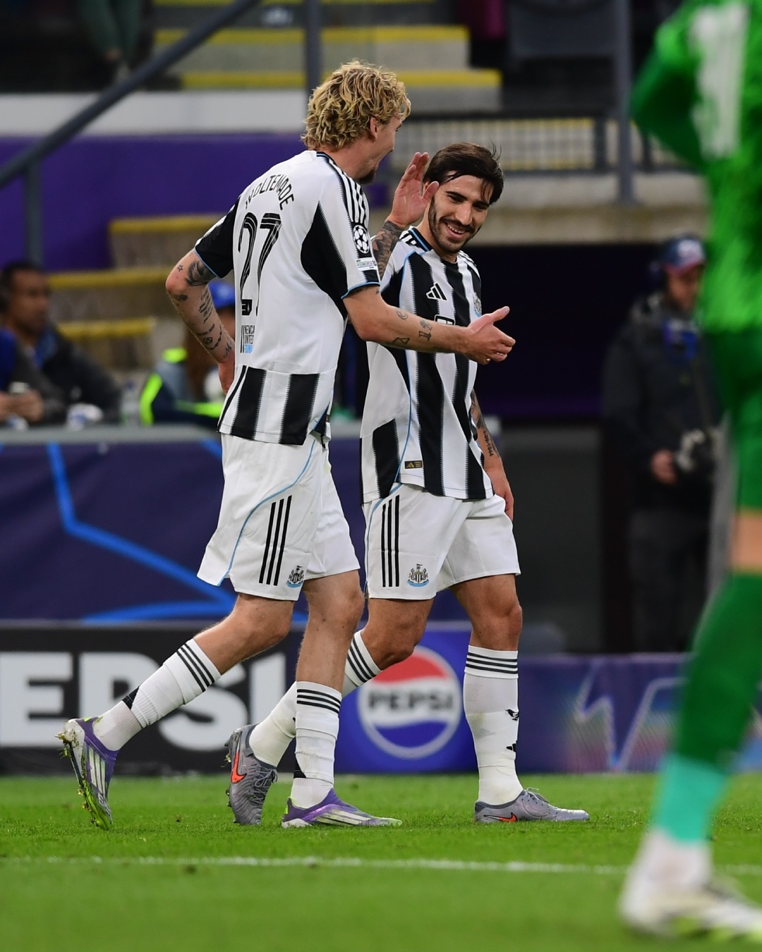 Игроки «Ньюкасла» Вольтемаде и Тонали