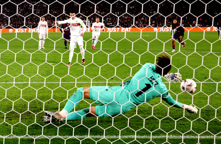 Марвин Хитц отбивает пенальти