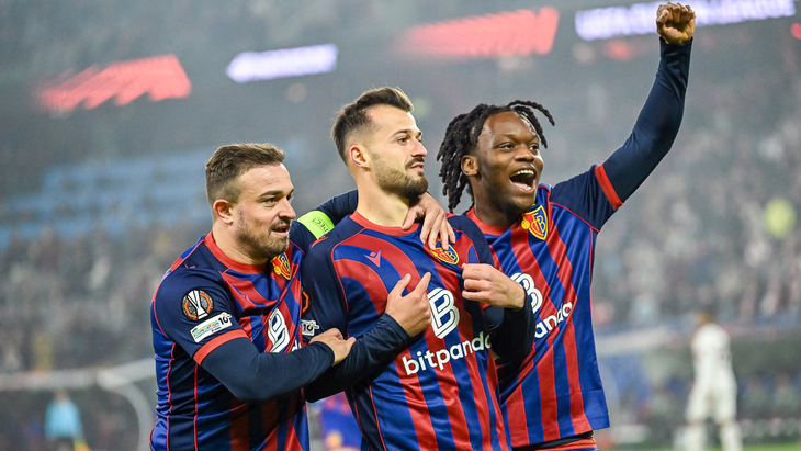 Игроки «Базеля» празднуют гол