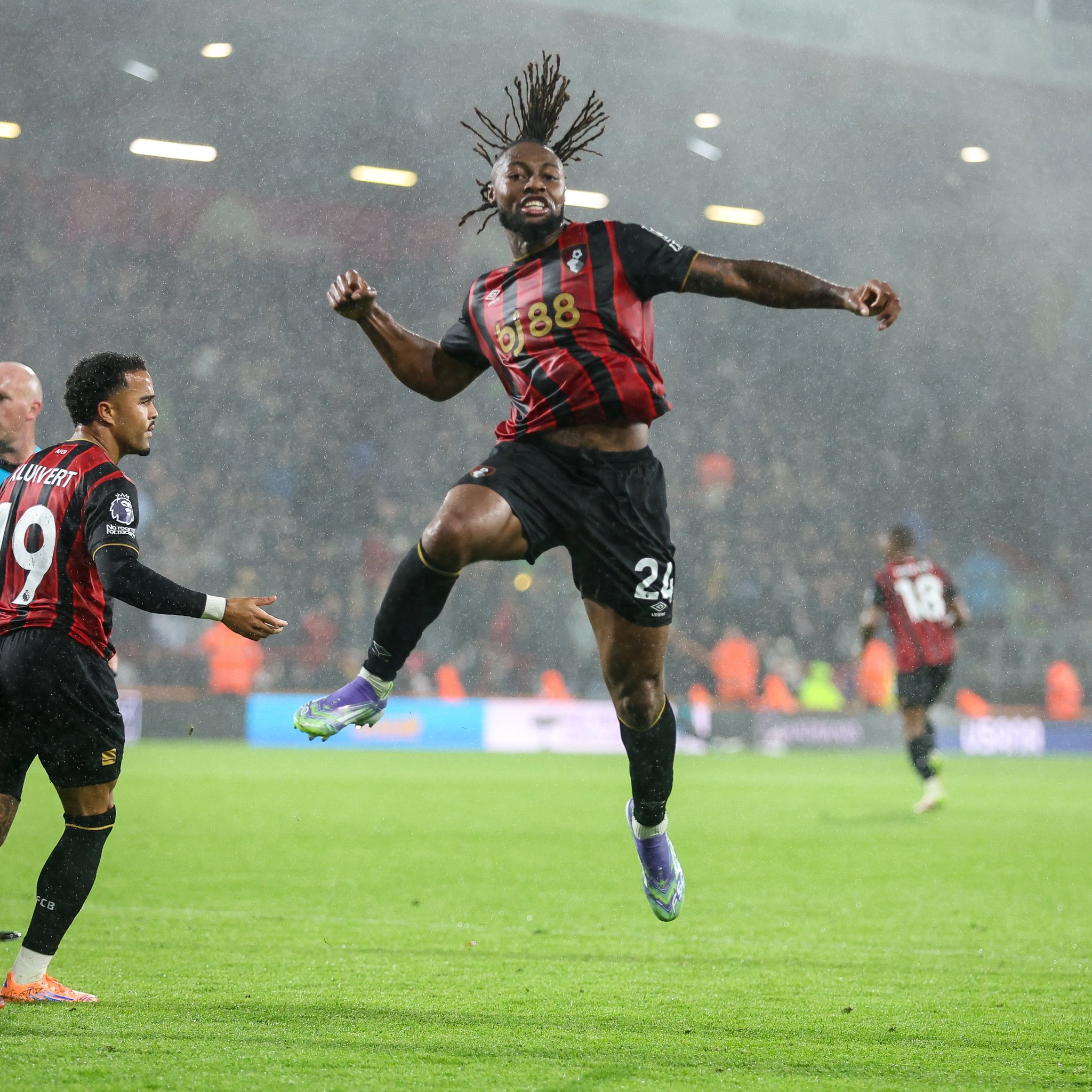 Антуан Семеньо празднует гол