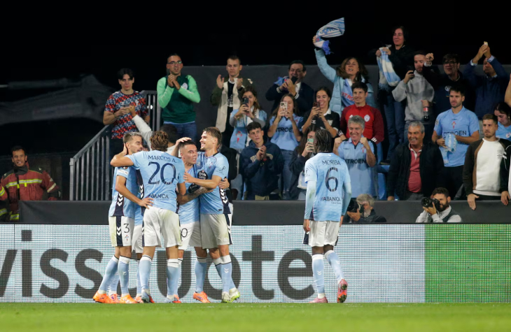 Игроки «Сельты» празднуют гол