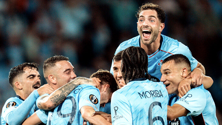 Игроки «Сельты» празднуют гол