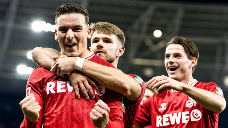 Игроки «Кёльна» празднуют гол