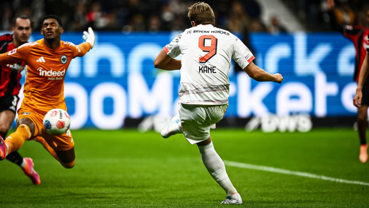 Голкипер парирует удар Кейна