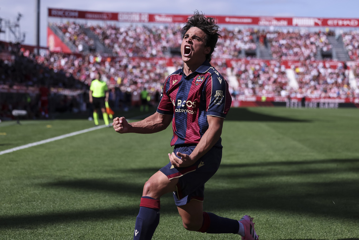 Карлос Альварес