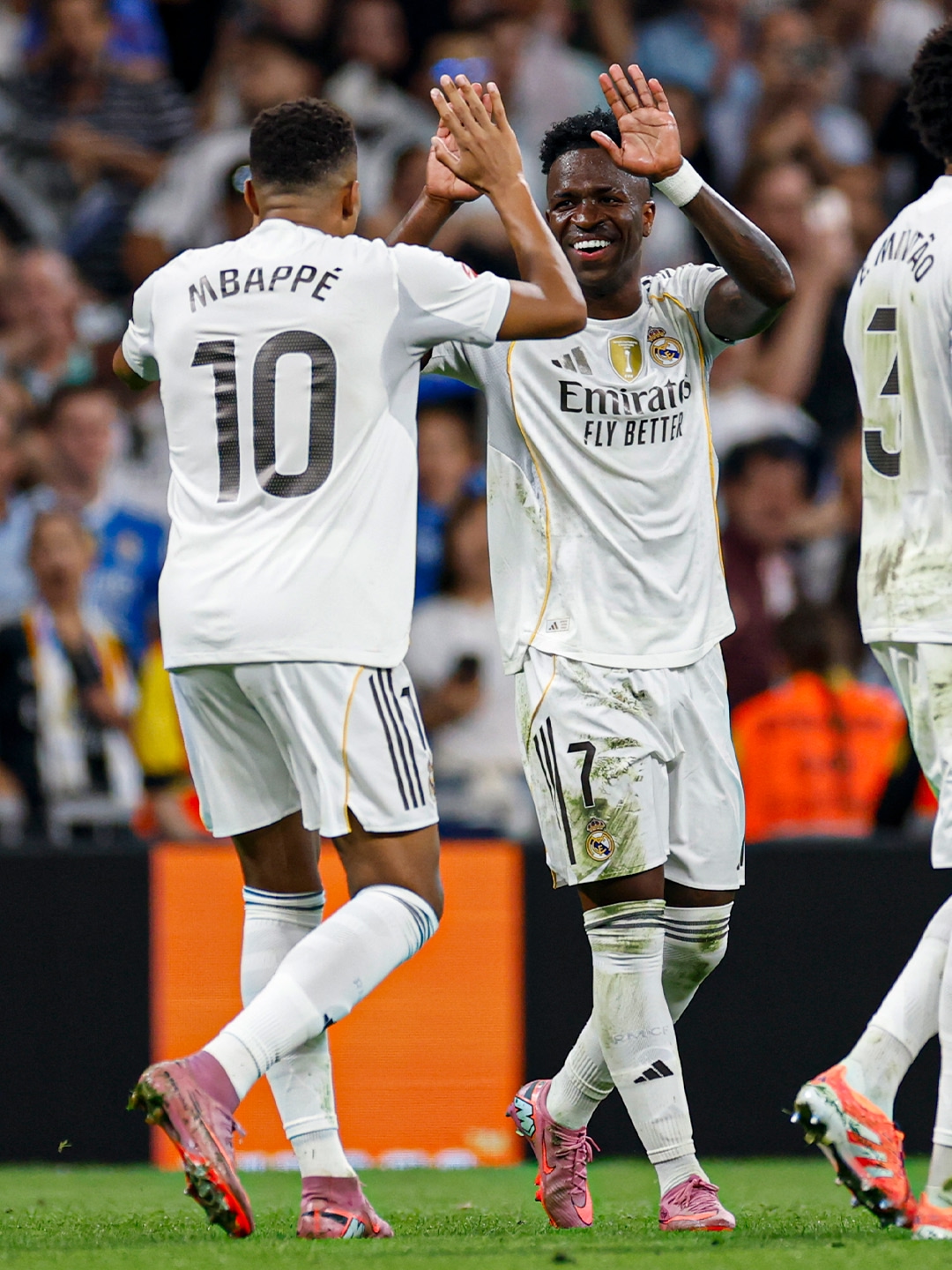 Футболисты «Реала» празднуют гол