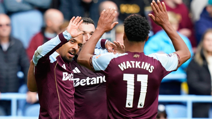 Дониелл Мален (слева)