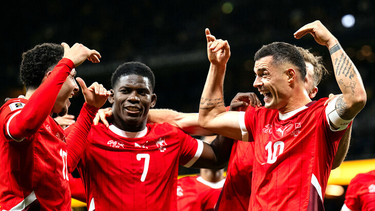 Игроки сборной Швейцарии празднуют гол