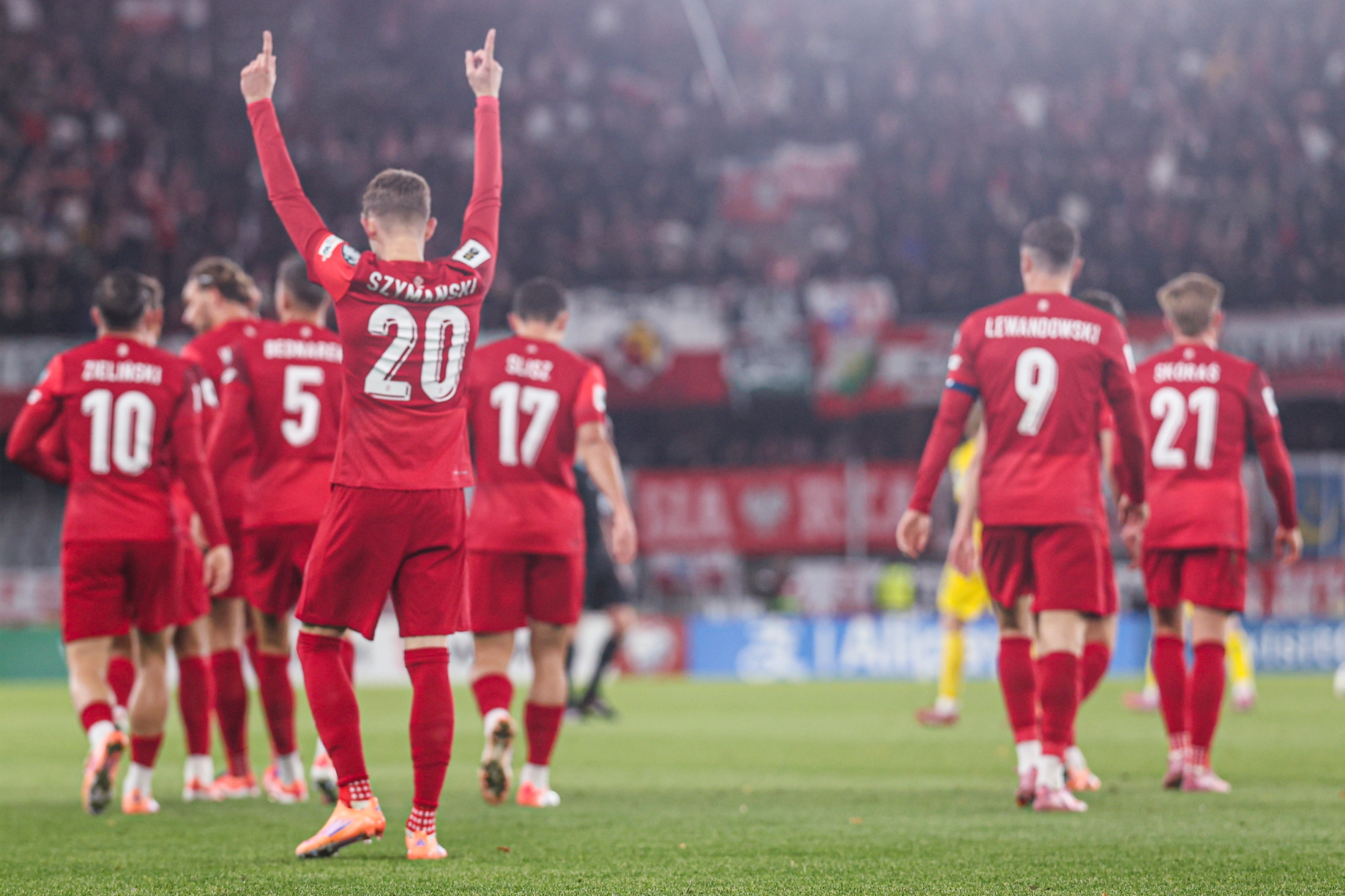 Сборная Польши празднует гол