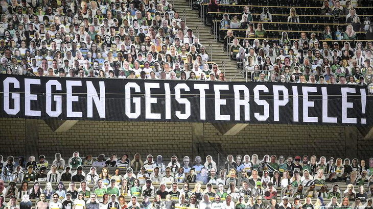 Картонные болельщики на матче Бундеслиги