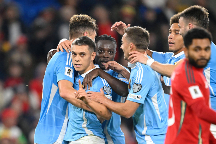 Леандро Троссард празднует гол