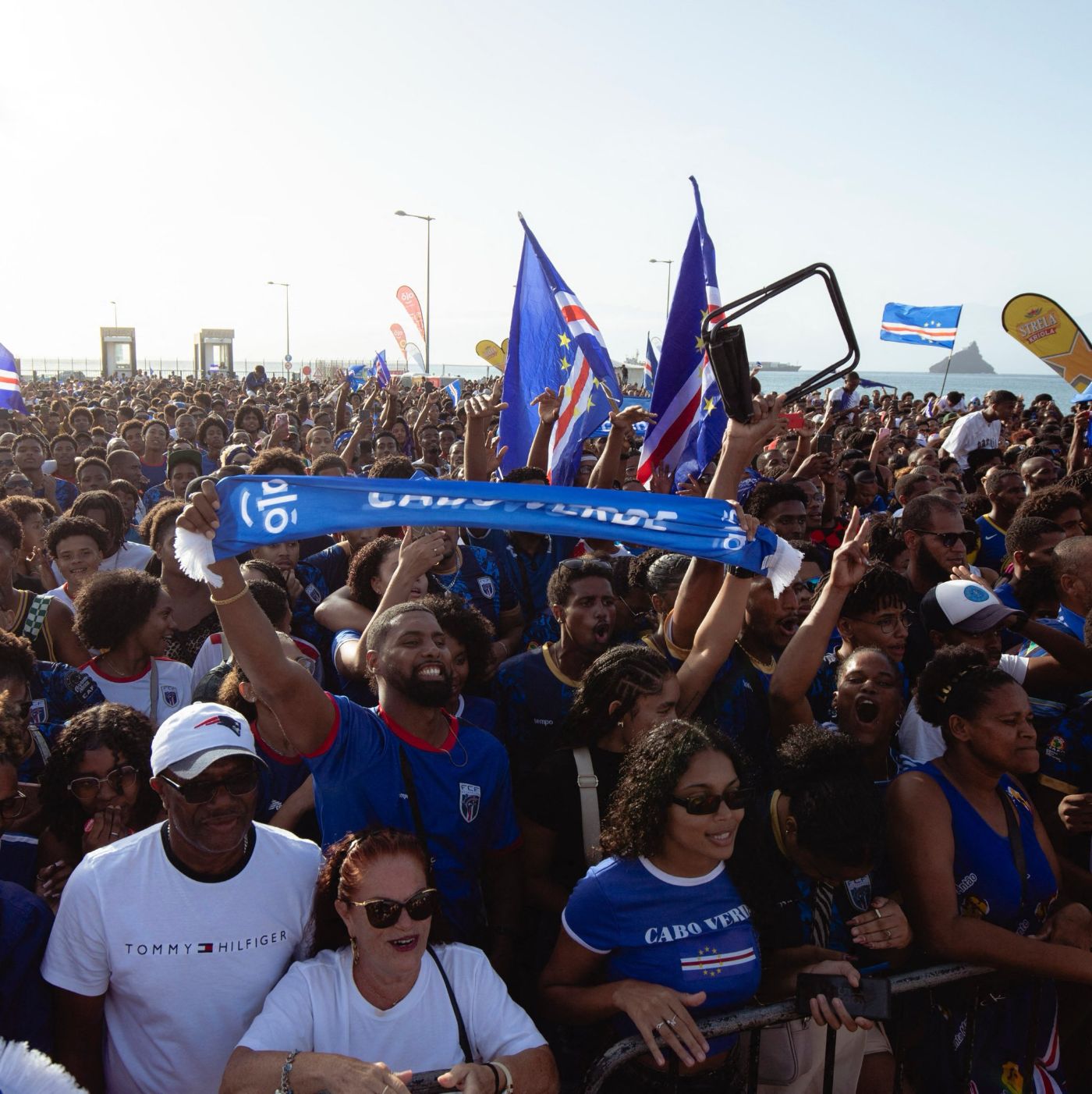 Радость болельщиков сборной Кабо-Верде