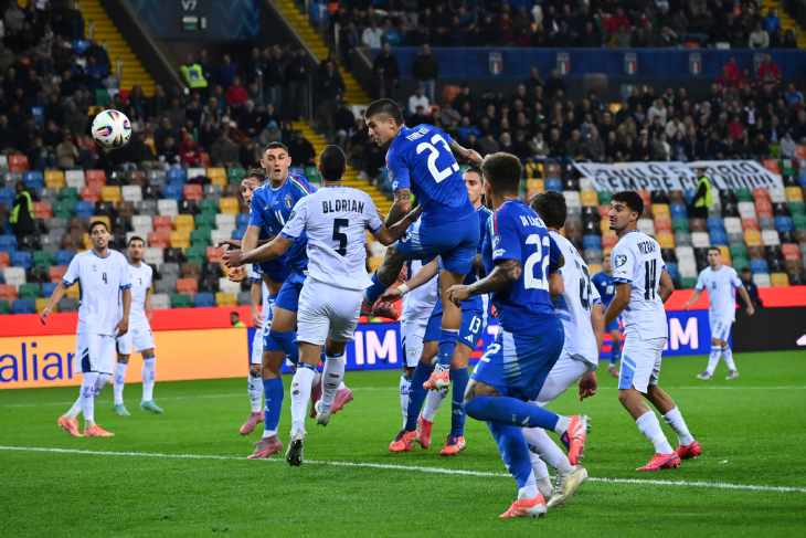 Гол Манчини головой