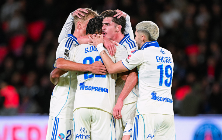 Игроки «Страсбура» празднуют гол