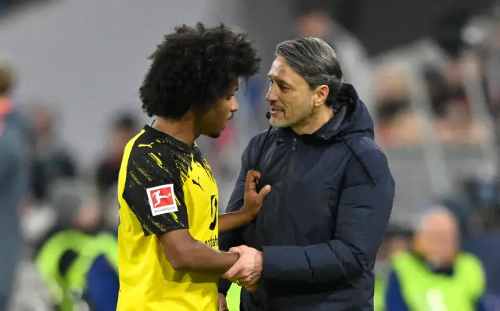 Адейеми недоволен своей заменой, страсти даже за бровкой