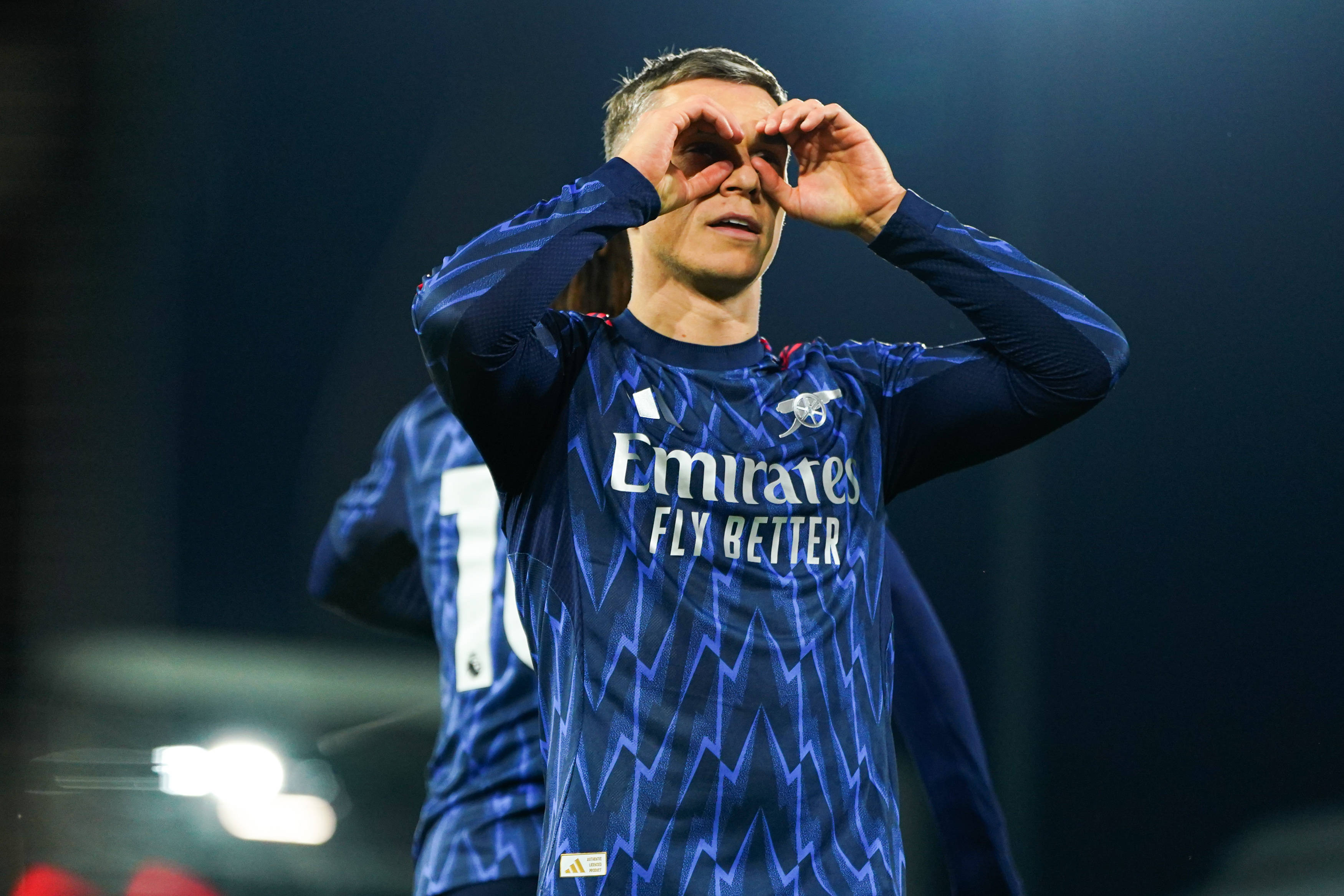 Леандро Троссард празднует гол