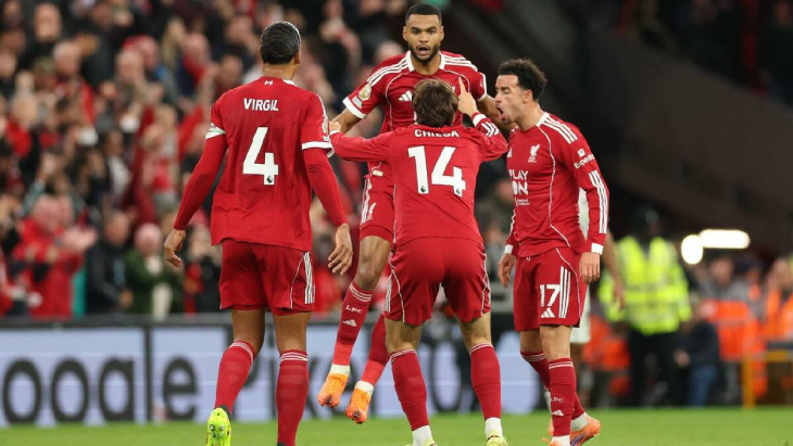 Коди Гакпо празднует гол