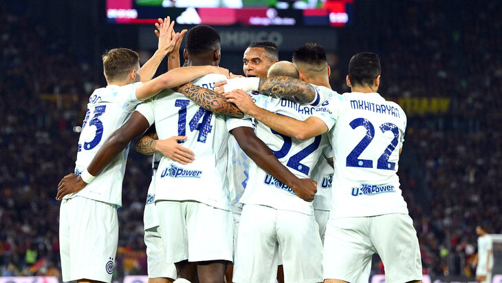 Игроки «Интера» празднуют гол