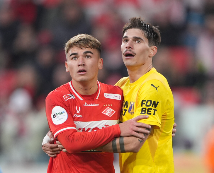 Манфред Угальде (слева)