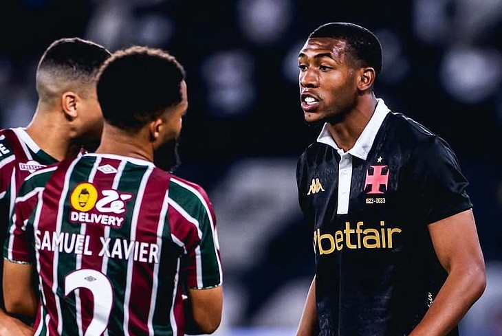 Райан Витор (справа)