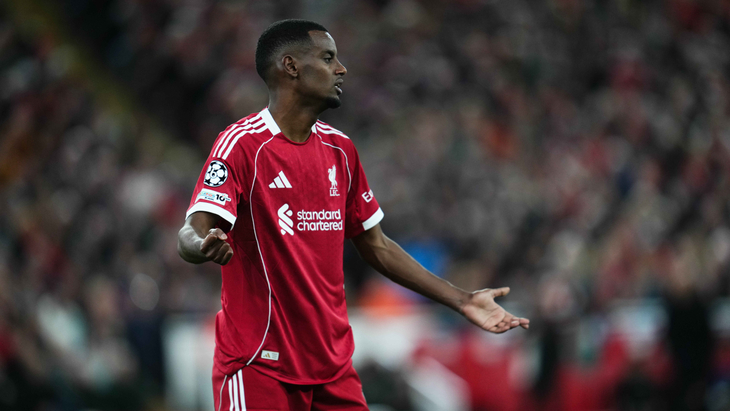 Александер Исак